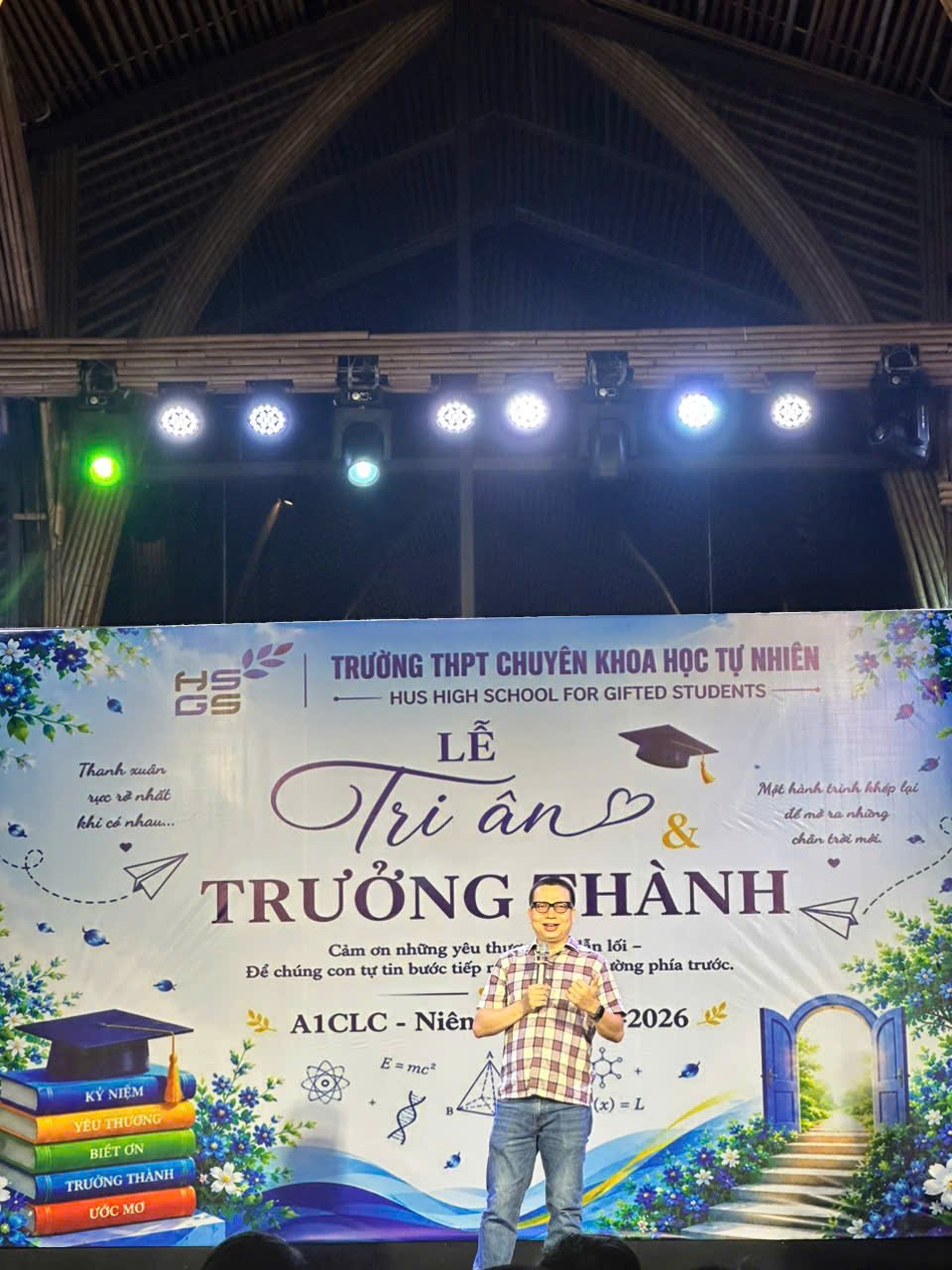 Lớp A1CLC trường Chuyên KHTN — Lễ tri ân và trường thành — ảnh 6