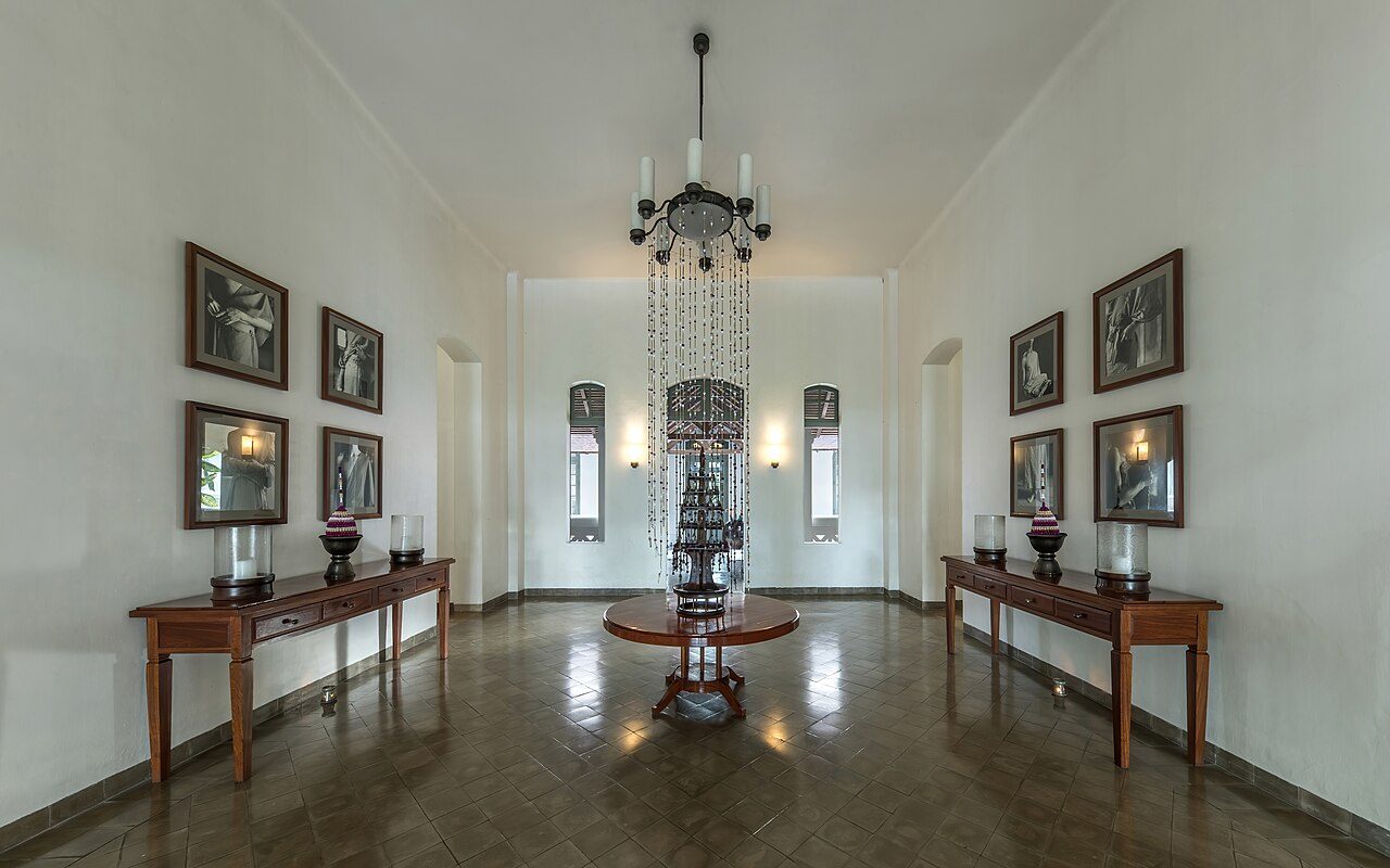 The Best Travel newsletter — resort entrance lobby